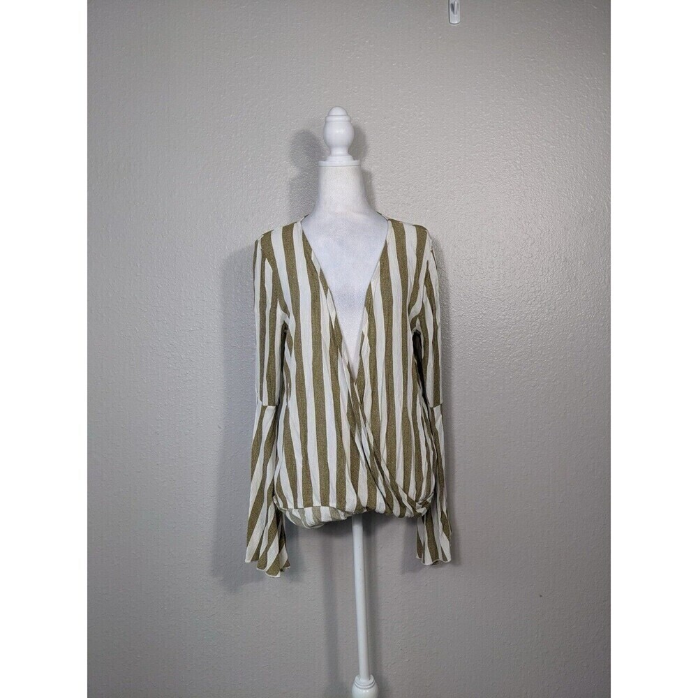 Fantastic Fawn Women’s Oversized Striped White And white Blouse Size Medium A10